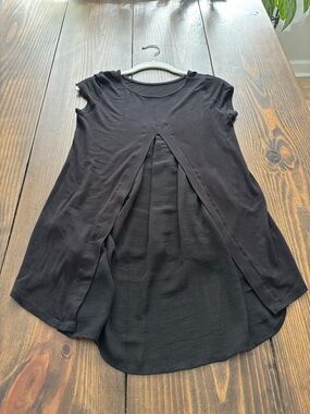 Women's Black Split-Back Short Sleeve Top